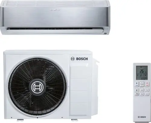 Bosch Klimagerät mit Inneneinheit, Außeneinheit mit Ventilator und Fernbedienung auf hellem Hintergrund. Inneneinheit hat eine silberne Oberfläche.